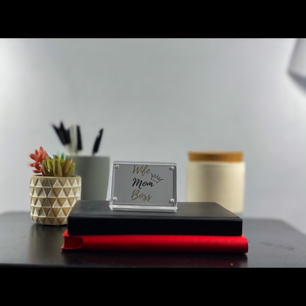 Wife mom‎ boss desk/ deck plate